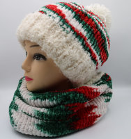 Mütze und Schal für den Winter weich und warm weiss grün rot